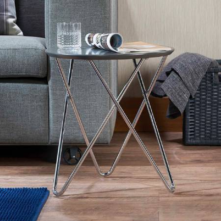 3 nohy stolu ve tvaru V.